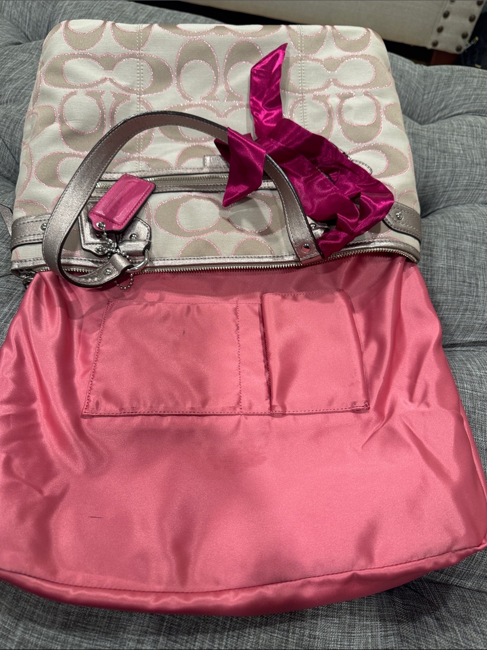 Coach Bag  Daisy Glitter Sparkle Outline Tan Pink Signature Emma Tote EUC - Picture 14 of 17